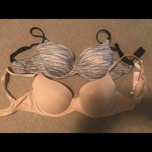 2 Victoria’s Secret PINK bra sz 32D lightly lined
